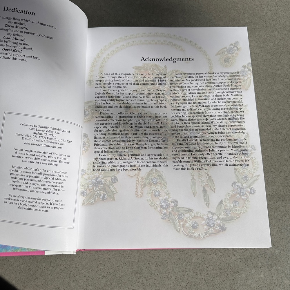 Book The Art of Juliana Jewelry by Katherina Musetti - Picture 2 of 4